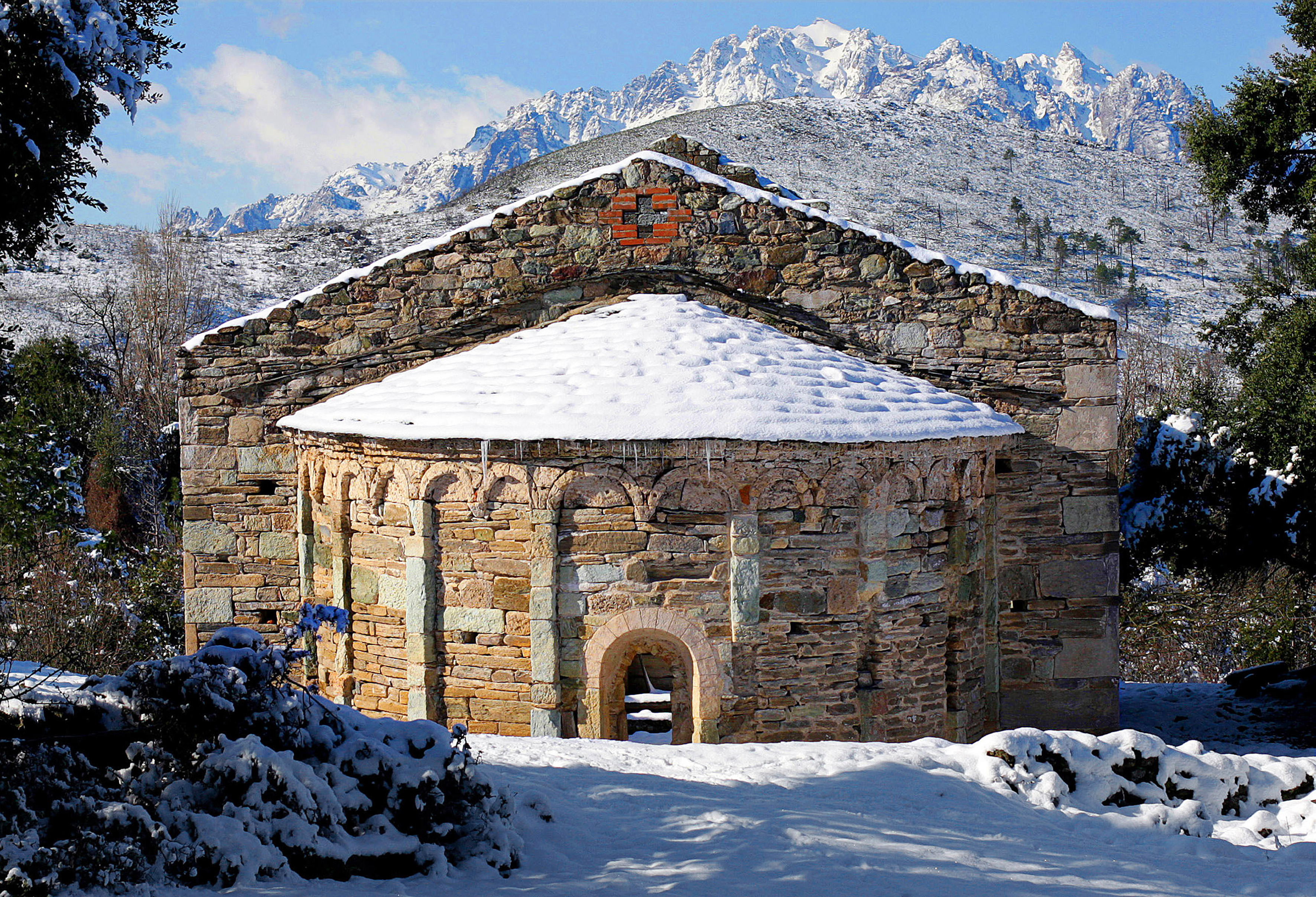 Architecture religieuse médiévale de la vallée du Golo
