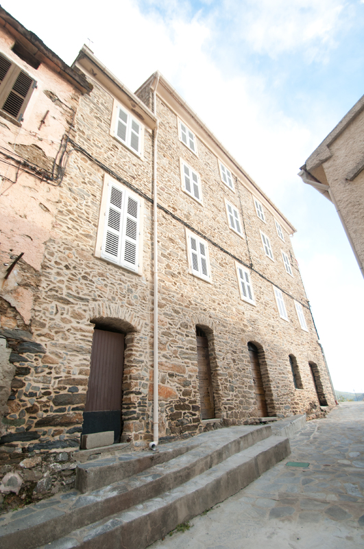 >Ancienne école, actuellement maison de notable (Santa-Croce)