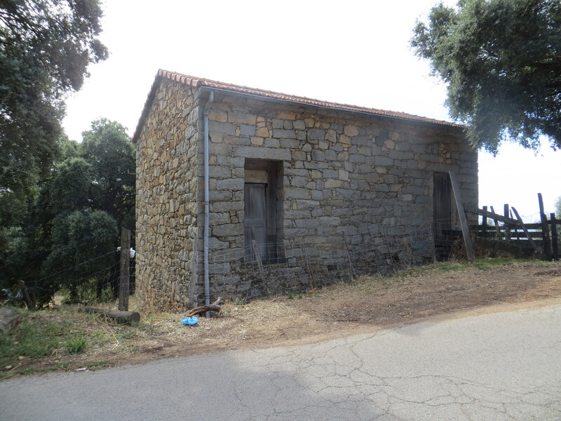 Ancienne maison, actuellement remise (Giacomo Santo)