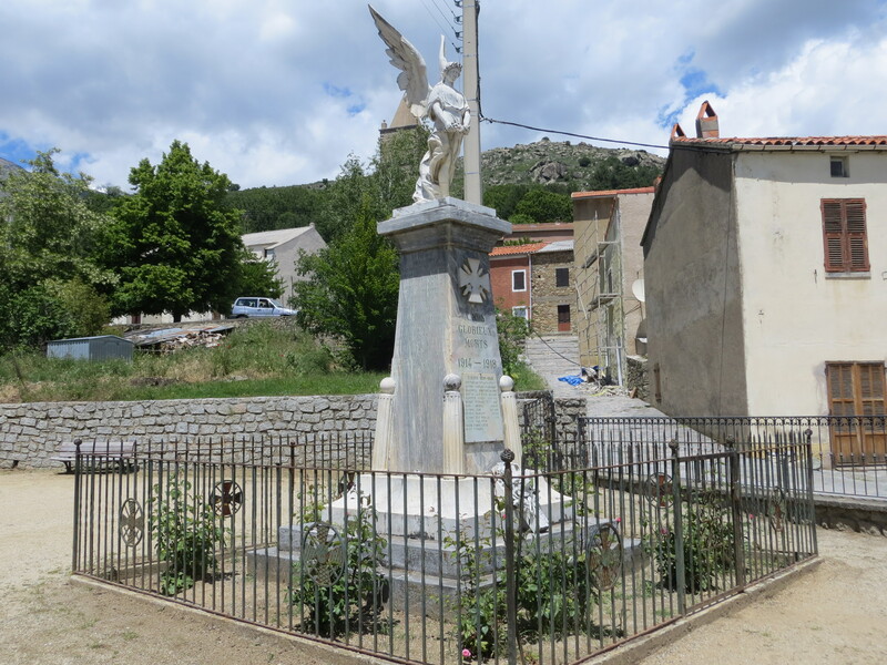 >Monument aux morts