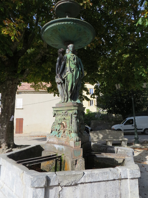 >Fontaine