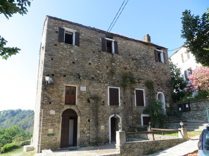 Ancienne église puis presbytère, aujourd'hui maison et mairie (Velfasca)