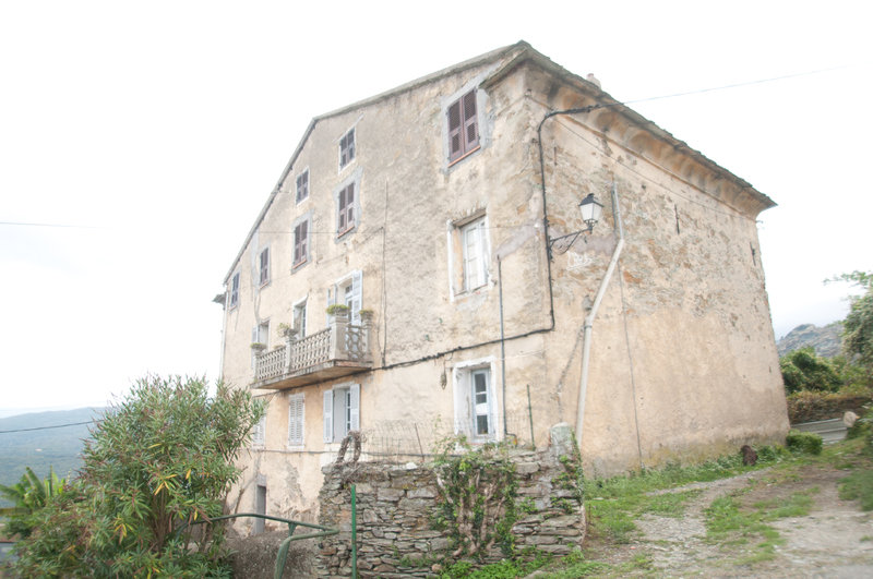 >Ancienne maison de notable puis gendarmerie, actuellement immeuble à logements (Chiesa)