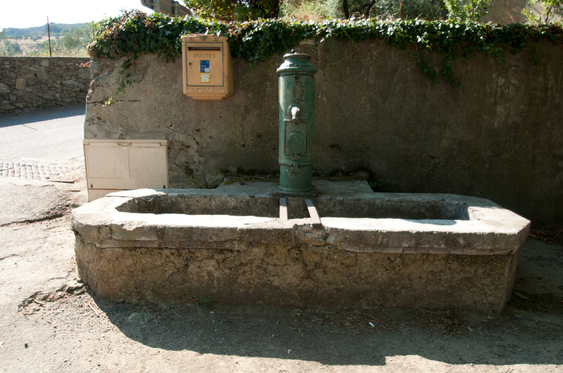 >Fontaine, abreuvoir (Piazza)
